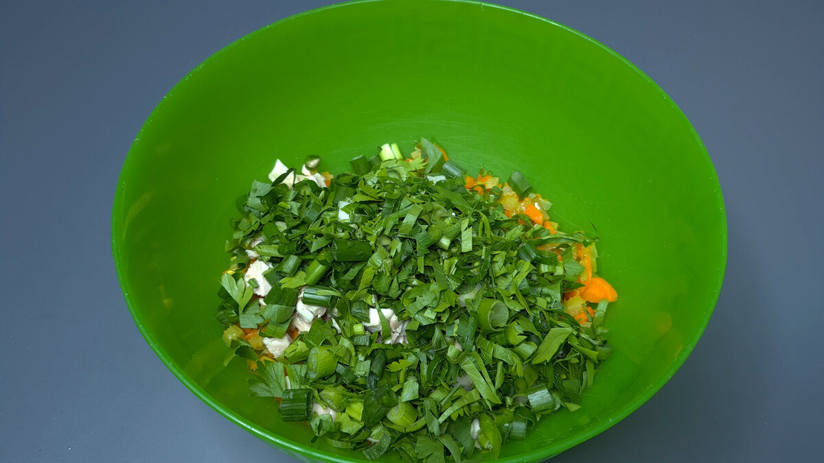 Sveiki visi! Šiandien gaminu natūralių vištienos kubelių ruošinį sultiniui. Pagal šį receptą pagamintas vištienos sultinys yra sodrus ir gyvybingas, o aromatas tiesiog nuostabus -12!