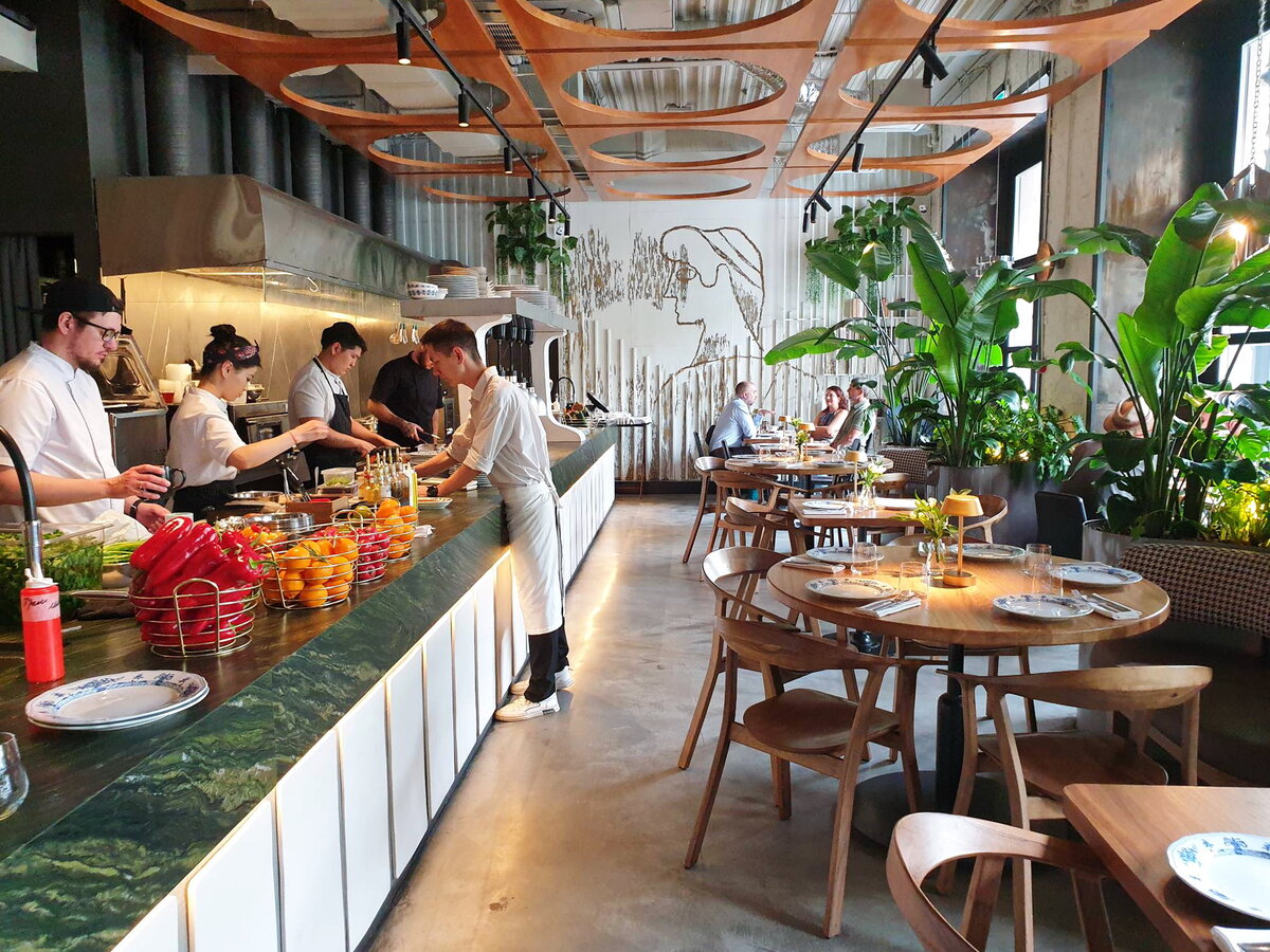 Общий вид зала. Ракурс направо от входа