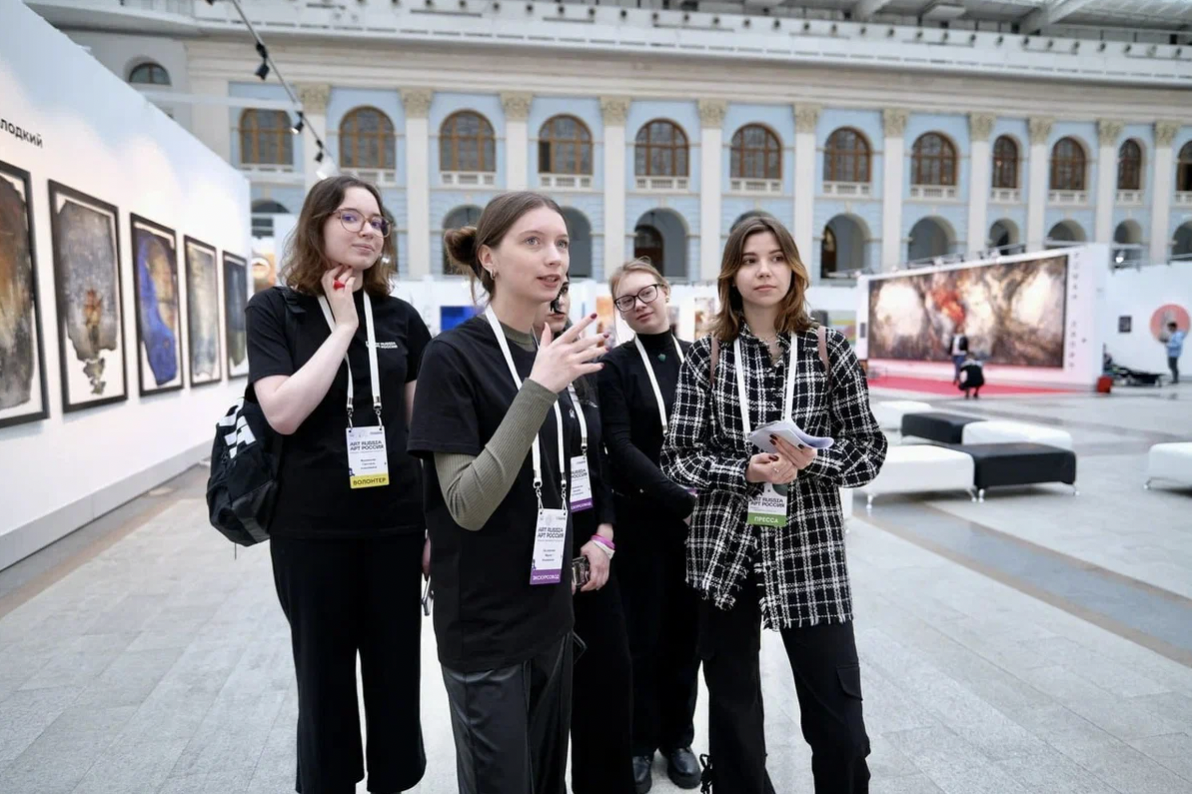Студенты Арт-факультета на Ярмарке ART RUSSIA 2023