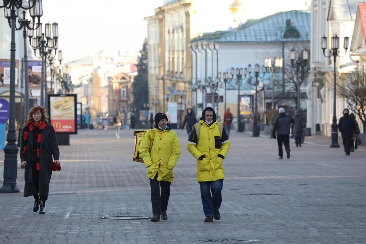 До 100 рублей за заказ». Курьеры Нижнего Новгорода опровергли слухи о своем  высоком заработке | Нижегородская правда | Дзен