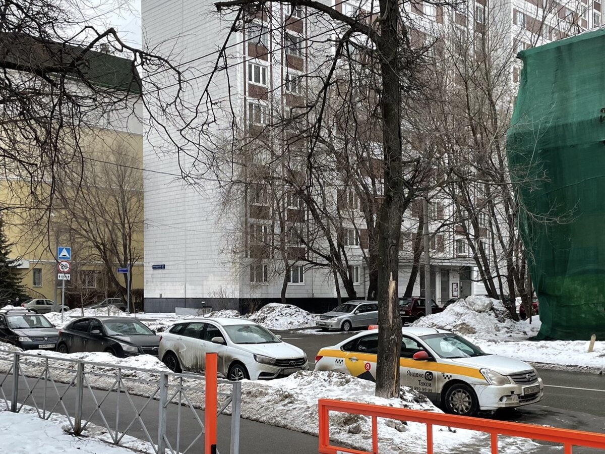 Средняя Первомайская улица, 17-19. Вид с юго-востока. Современная фотография. 