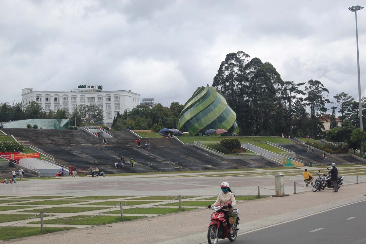 Башня Лотоса. Лотос выглядит вот так! В Нянчанге - ладан!