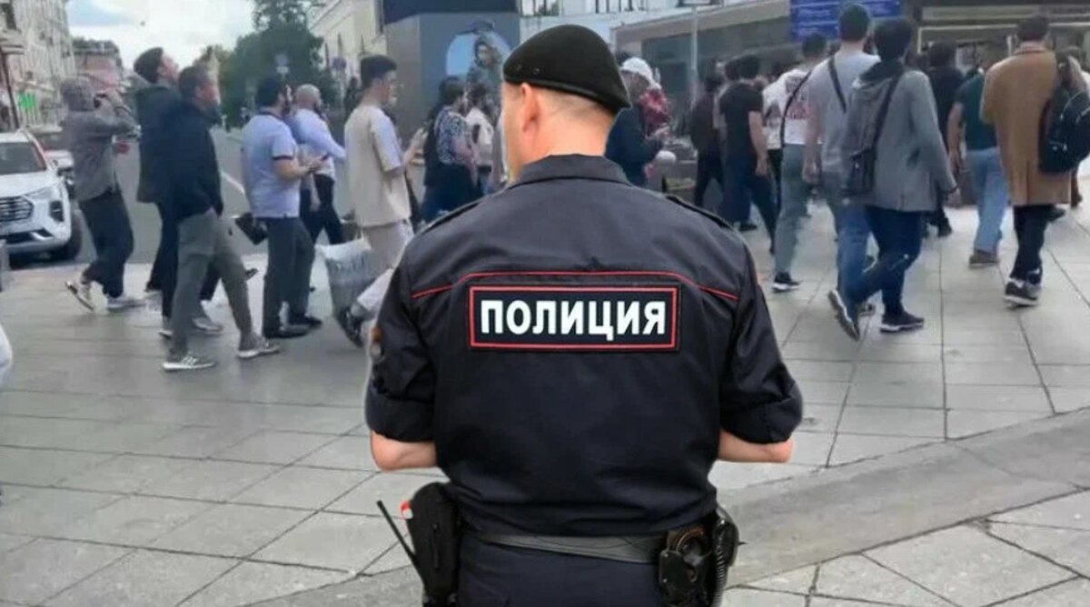 Незаконный митинг мигрантов после пятничной молитвы 21.07.2023 в Москве. Фото из яндекс-картинки.