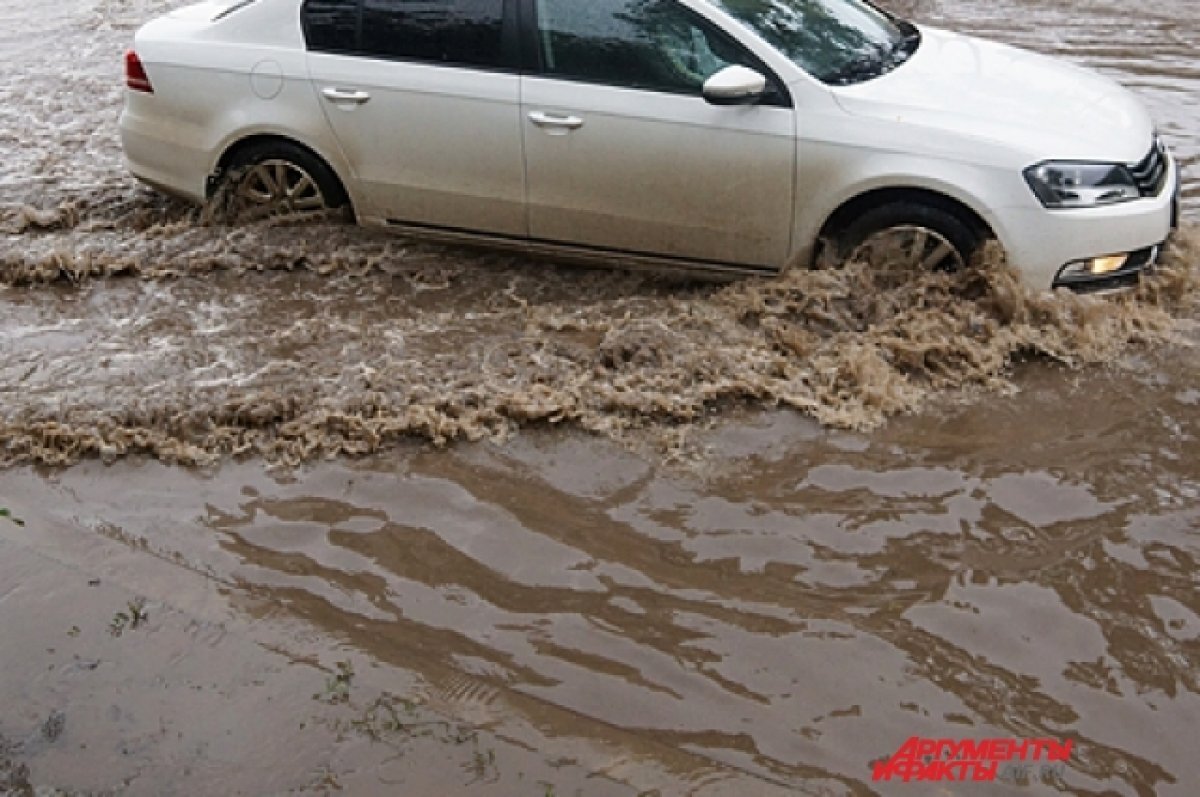    22 июля в Перми во время сильного ливня водой затопило Чкаловскую дамбу