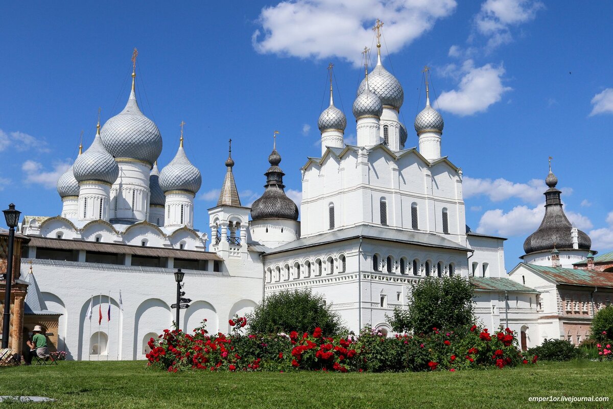 Вологда Ростов Великий. Ростовский Кремль Архитектор. Ростов Великий Кремль лето. Ростов Великий купола.