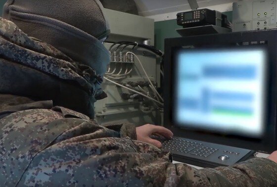    Боевая работа расчета станции помех подразделения РЭБ