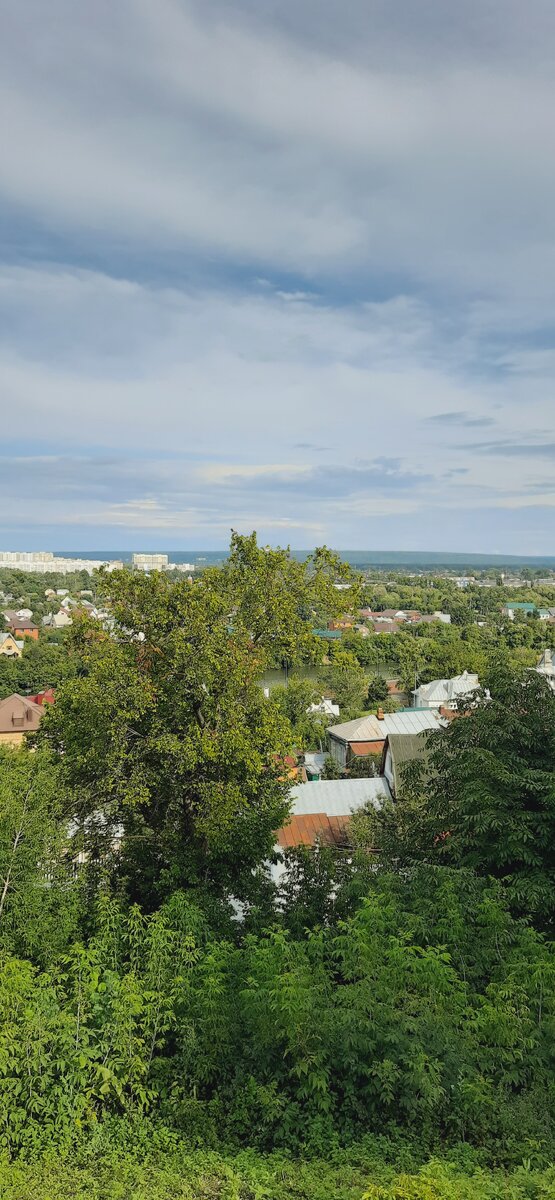 Вид на город со смотровой площадки. 