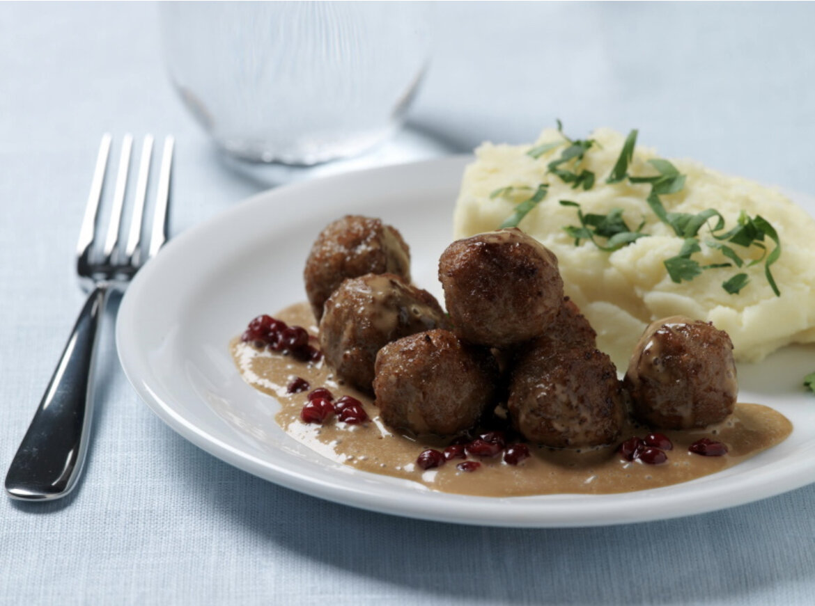 Quer você as chame de köttbullar, bitterballen, frikadelle ou