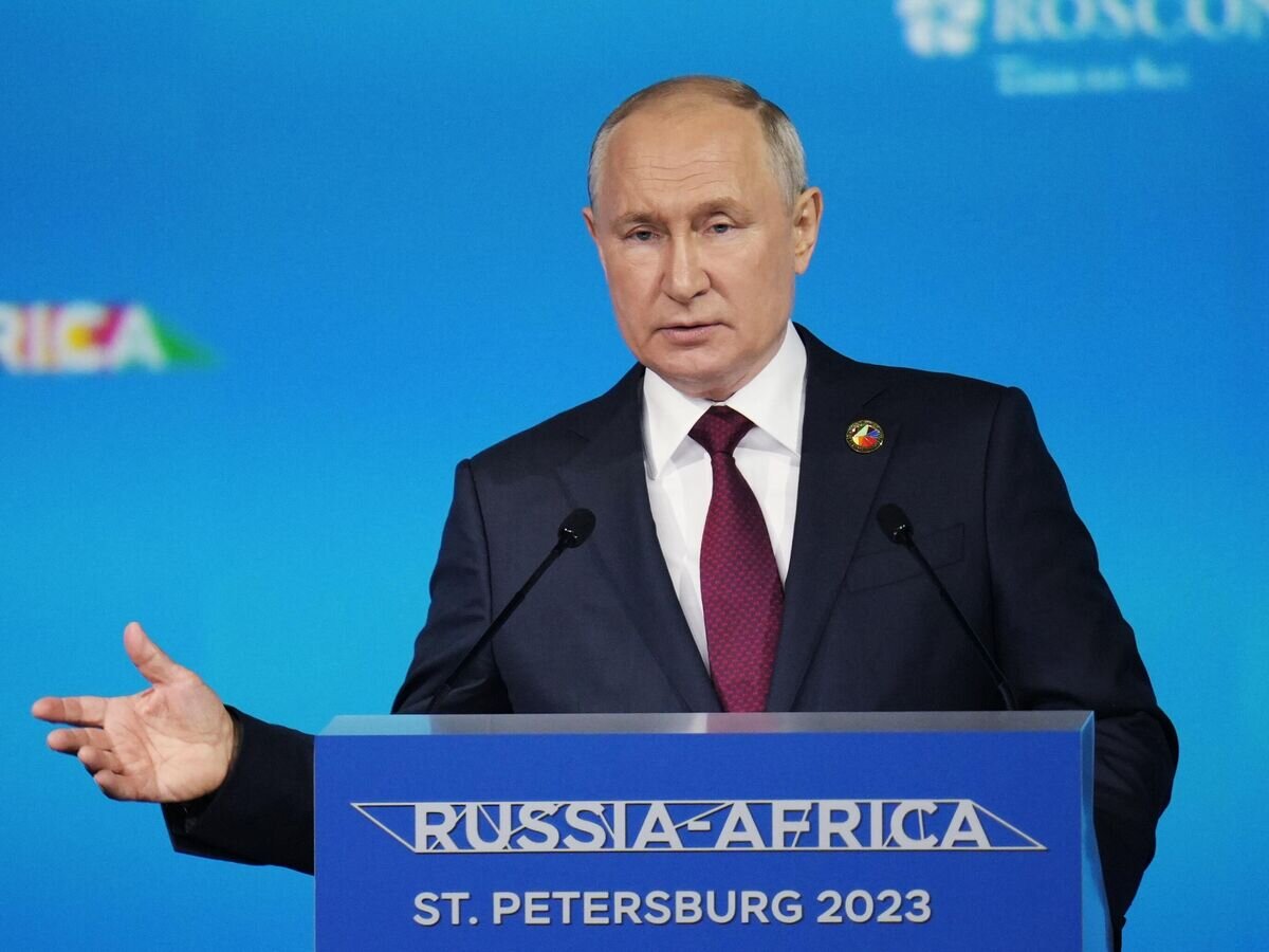    Президент РФ Владимир Путин выступает на пленарном заседании II Cаммита и форума "Россия - Африка"© РИА Новости / Алексей Даничев