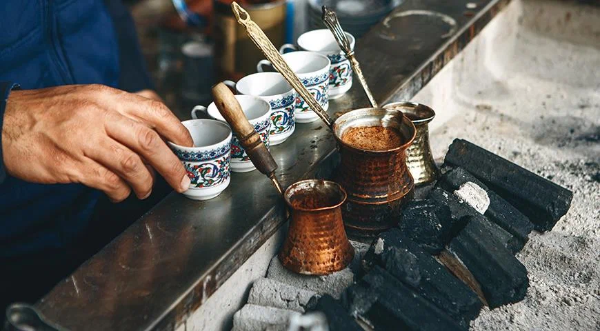 Именно такие джезвы ожидаешь видеть в руках профессионала