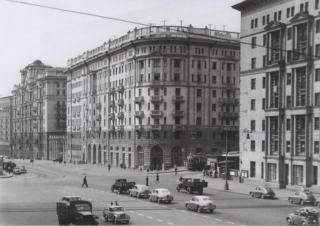 Фото улицы Чкалова. 1950-е годы. https://pastvu.com/