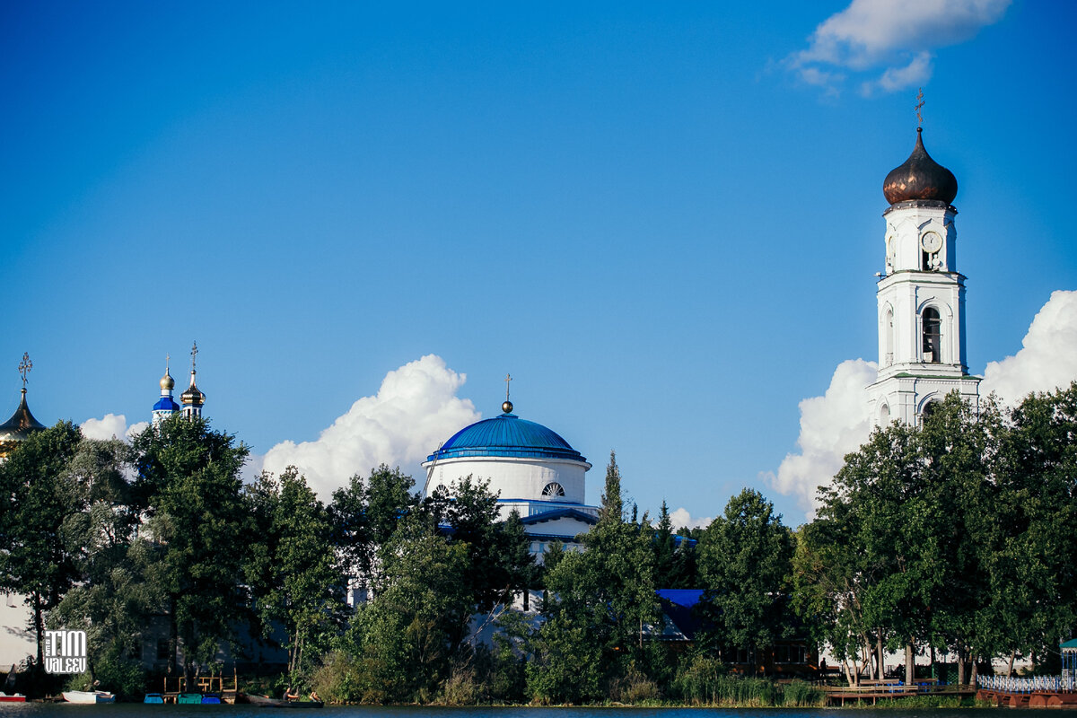 Раифский монастырь внутри храма. Раифский монастырь озеро. Монастырь под Йошкар-Олой Раифский. Раифский монастырь пожар.