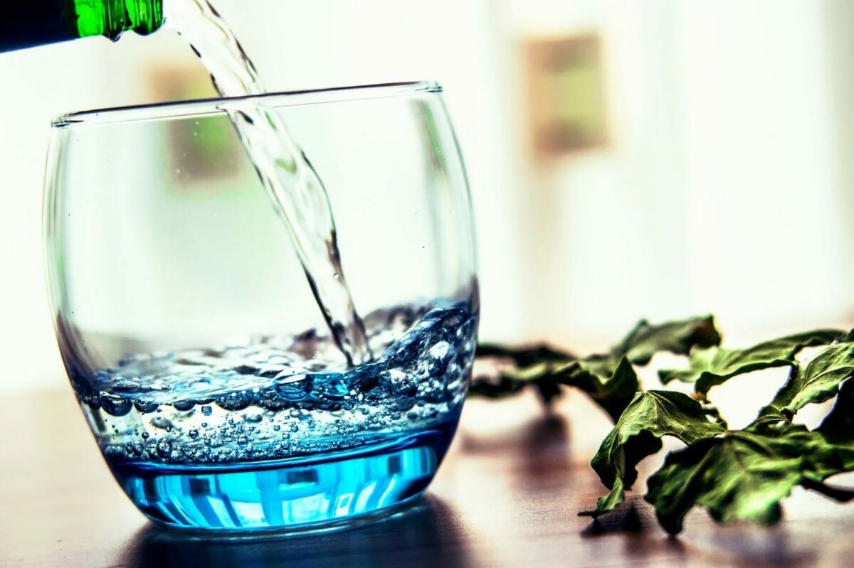 вода