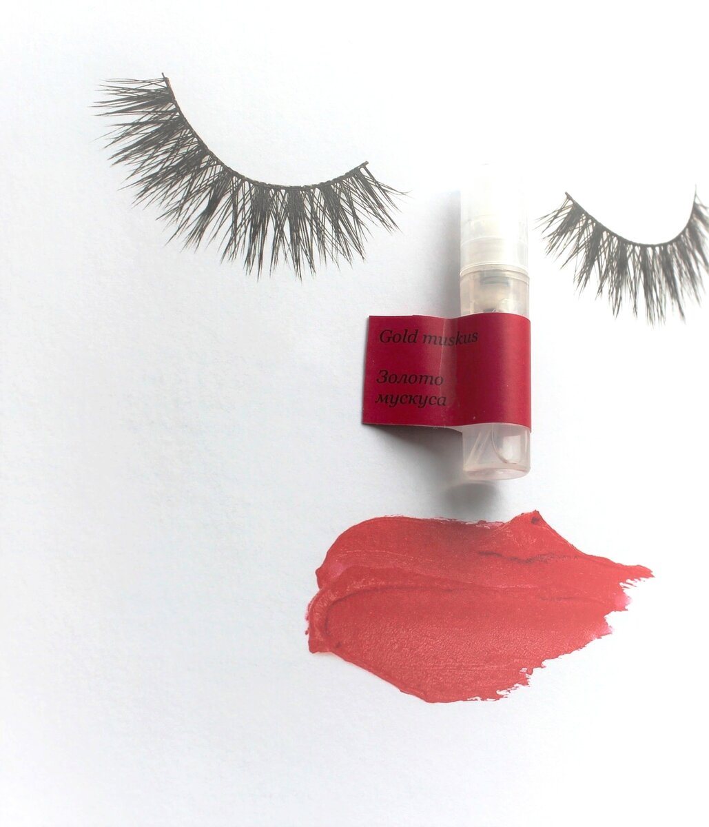 Ноты: шампанское, личи, зеленое яблоко, иланг-иланг, каллы, мускус, морская свежесть