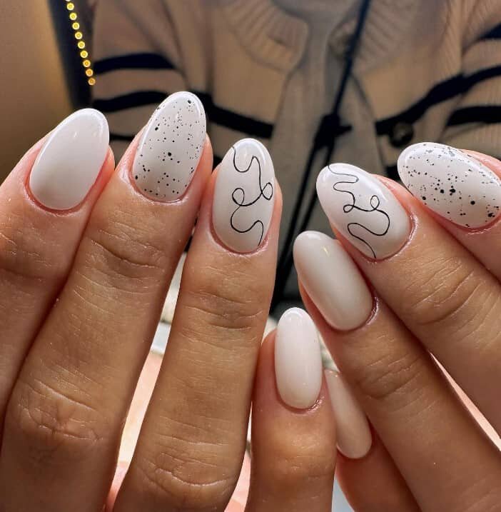 Белые круги на ногтях. Красивый маникюр. Маникюр на короткие овальные ногти. Бежевый маникюр на короткие овальные ногти. Маникюр в белом цвете