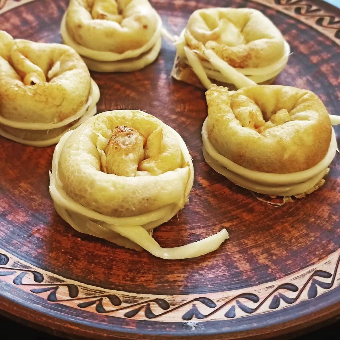 Блины с начинкой из нута и не банальная подача