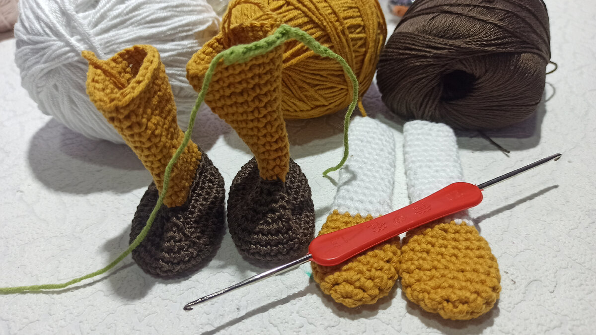 Второй этап: ножки