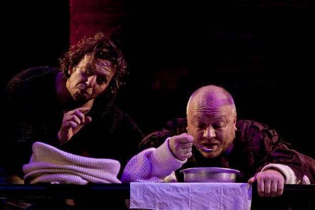 скриншот realnoevremya.ru из видео «Спектакль «Забыть Герострата!», (18+). Русский драмтеатр «Мастеровые», г. Набережные Челны. 1 акт»/youtube.com, аккаунт «Мастеровые Театр» 