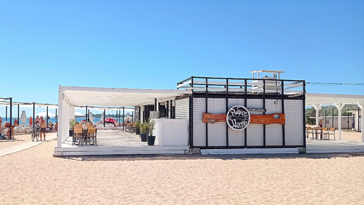 Кафе рыбное место на пляже "Супер аква"