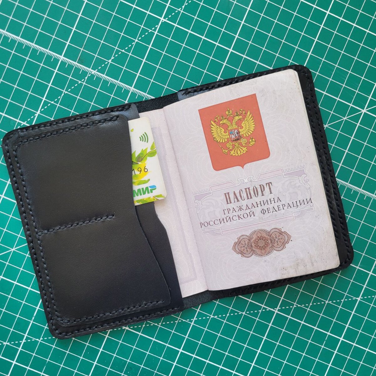 Обложка из натуральной кожи, ручная работа.