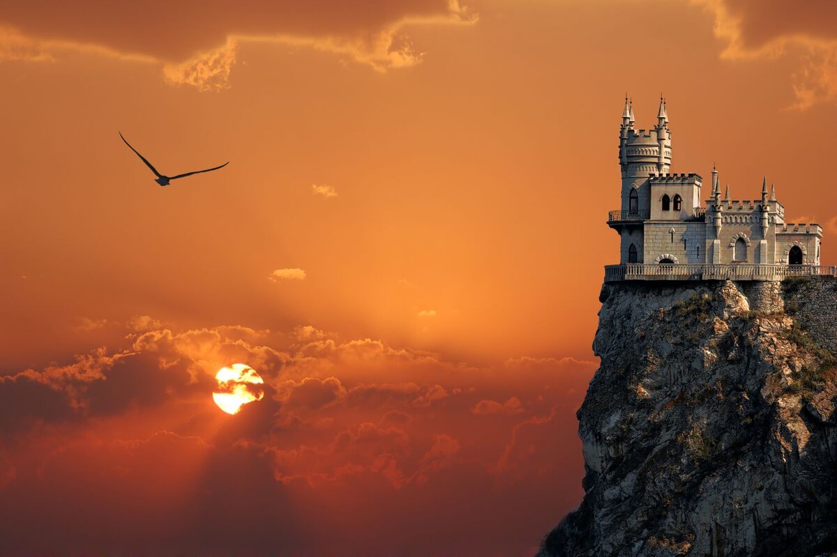 замки в море