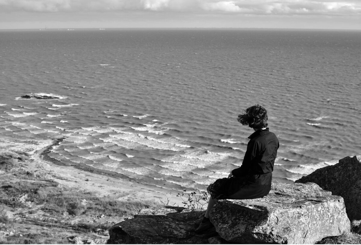 Если вы оказываетесь в ситуации, когда вас постоянно обижают, начните задавать себе вопросы: "Почему это происходит?" и "Как я могу изменить эту ситуацию?". 