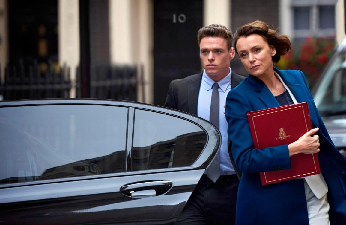 Кили Хоуз и Ричард Мэдден в сериале "Телохранитель"