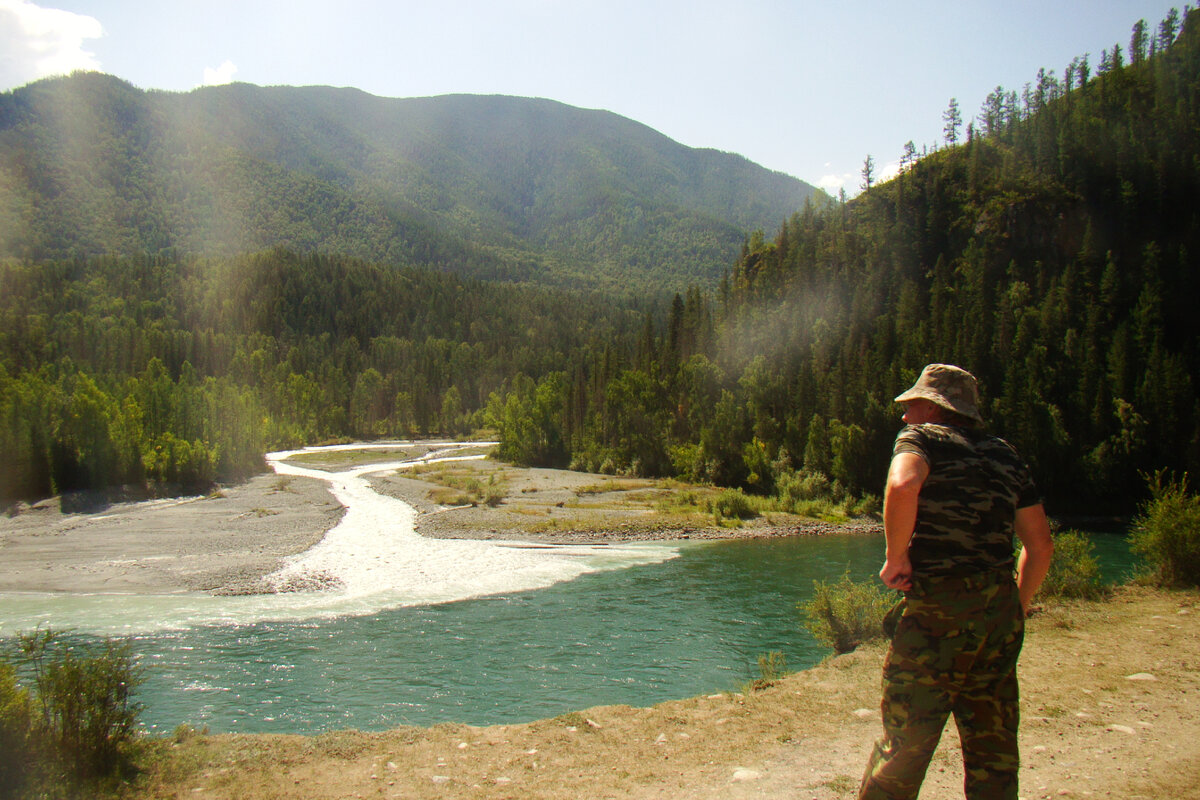 Ак-Кем сливается с Катунью
