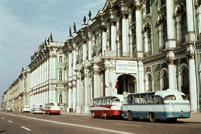    Автобусы ЛАЗ-695 у Эрмитажа ©FOTO:FORTEPAN / A R, CC BY-SA 3.0 Wikipedia.org