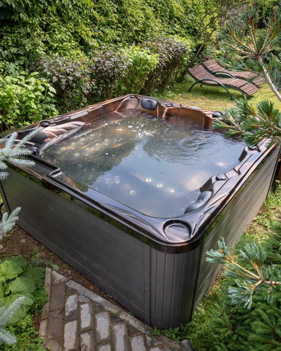 Гидромассажный спа-бассейн.