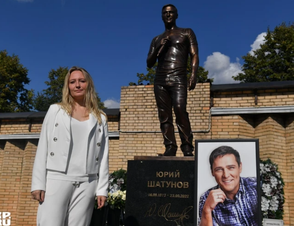 Фото памятника юрия шатунова
