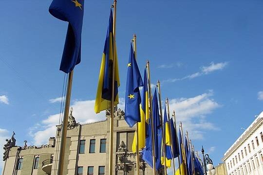    Bloomberg: ЕК в октябре может начать переговоры о вступлении Украины в ЕС