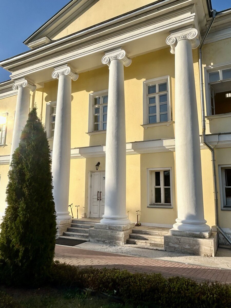 Главный дом усадьбы 