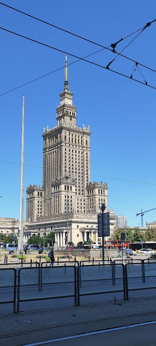 Дворец культуры и науки в Варшаве, построенный в 1950-х Советским союзом