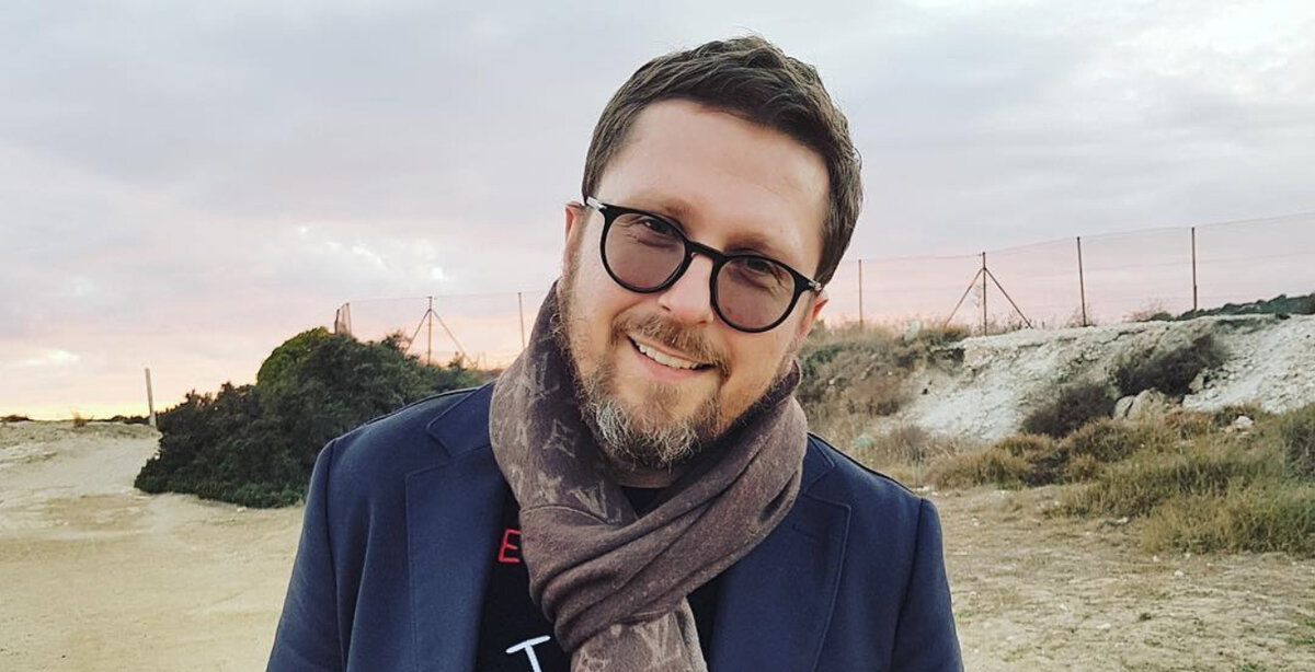 Анатолий Шарий