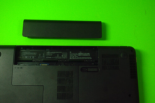 Съемная аккумуляторная батарея у большинства ноутбуков