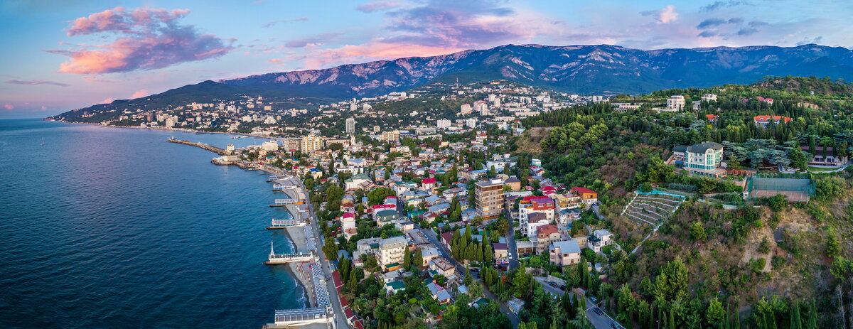 Ялта панорама. Ялта город курорт. Ялта вид сверху. Крым Ялта вид сверху.