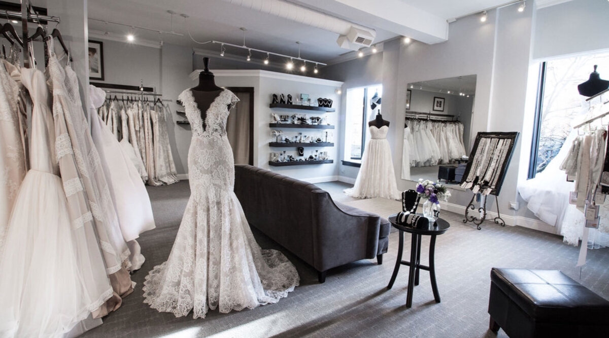           Однажды моя подруга флорист свела меня с директором салона свадебных платьев, чтобы замутить что-нибудь интересное. 