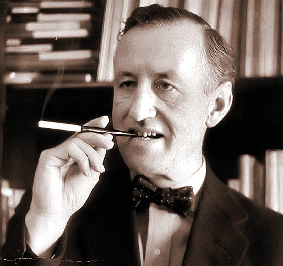 Джеймс Бонд, как и Ян Флеминг, увлекается женщинами, алкоголем, сигаретами, гонками, картами... Фото: Wikimedia Commons