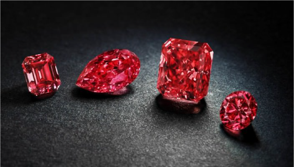 Какие драгоценные камни самые дорогие. Красный Алмаз. 1 Карат красного алмаза. Красные каменные буквц.