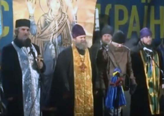Украинские священники на Майдане в Киеве в январе 2014