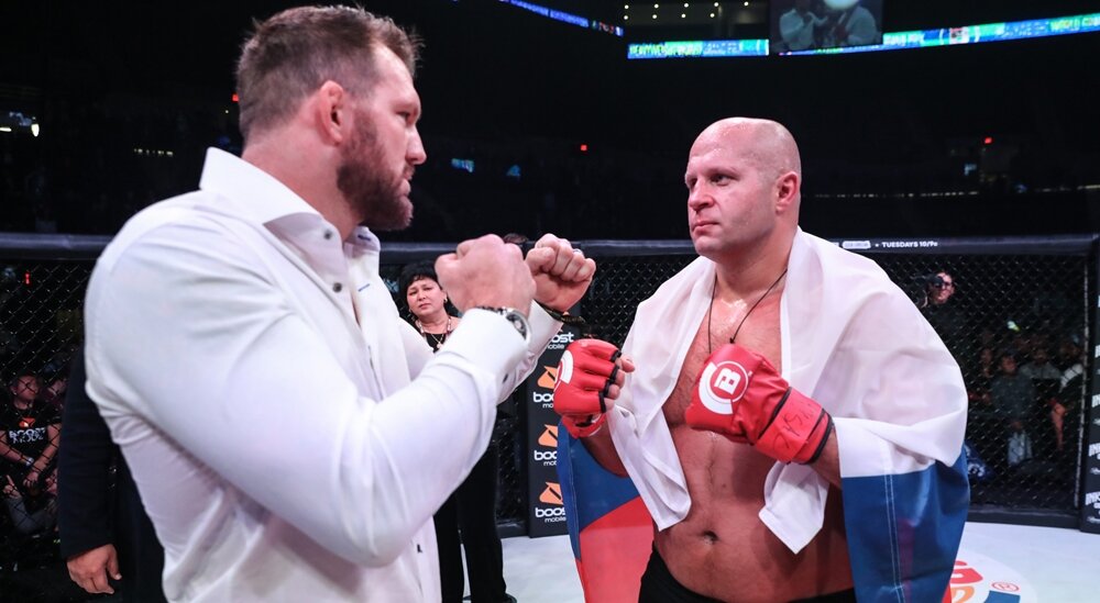 "Федор действительно один из лучших бойцов современности, но его время прошло, да, не спорю, он отлично выглядел на ринге против Соннена, но Соннен изначально выбрал неверную тактику боя. Я подойду к финалу очень серьезно и пусть нас рассудит октагон, ведь победит сильнейший!" - Райан Бэйдер.