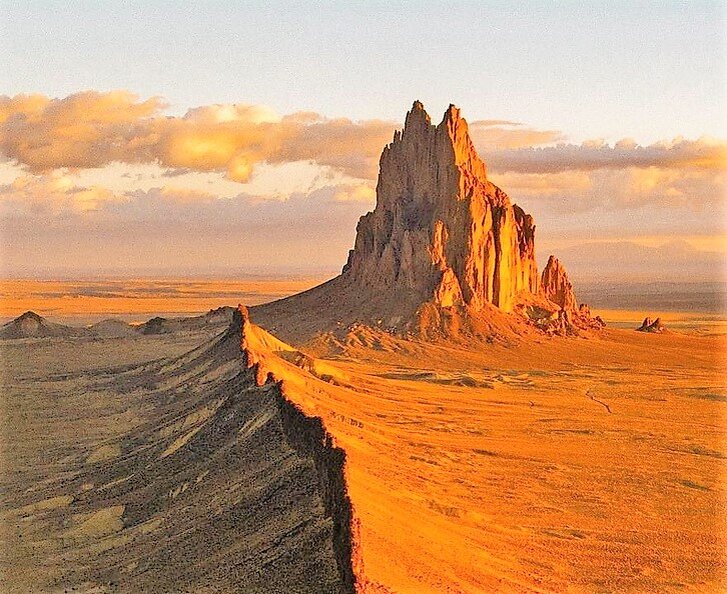 Шипрок - результат извержения вулкана, случившегося около 30-40 млн. лет назад. Иными словами, когда-то земля действительно взмыла вверх, а потом застыла, образовав одинокую скалу. Трудно сказать, какие были первоначальные размеры потухшего вулкана, но на данный момент высота Шипрока составляет 600м. Впервые эта высота была покорена в 1939 году членами калифорнийского «Сьерра клуба». Восхождение было крайне негативно воспринято народом навахо, и в настоящее время скалолазание здесь запрещено