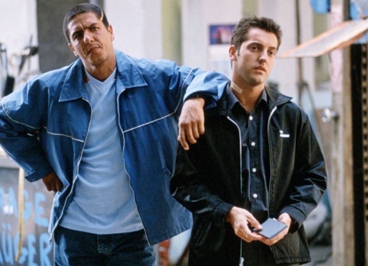 Фильм Жерара Пиреса. В ролях: Сами Насери, Фредерик Дифенталь, Марион Котийяр.