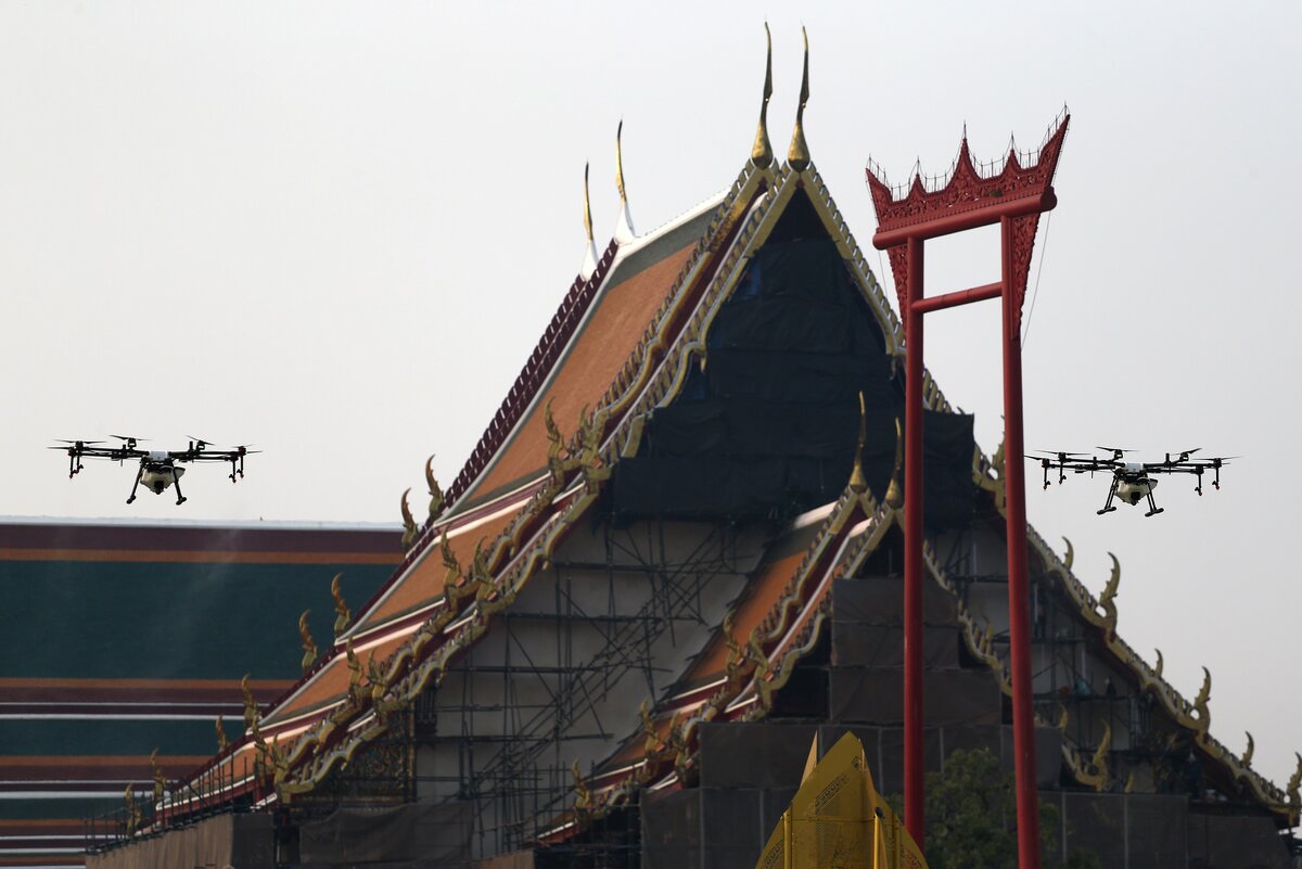 Дроны прилетели спасать Бангкок / Reuters
