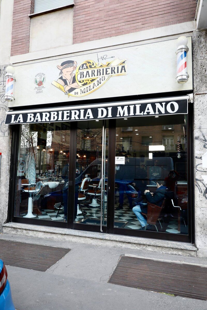 Барберия в Италии оборудованная итальянской мебелью для барбершопов Maletti