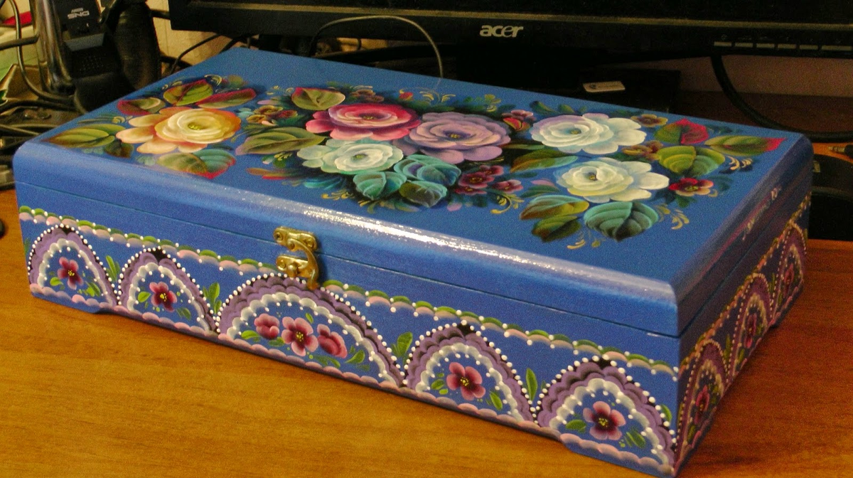 Голубая шкатулка. Деревянная заготовка, акриловые краски, лак. Автор - Лямшина Ирина