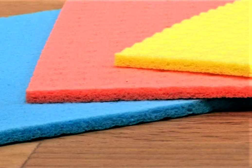 Целлюлозная имеет больше минусов, чем плюсов.