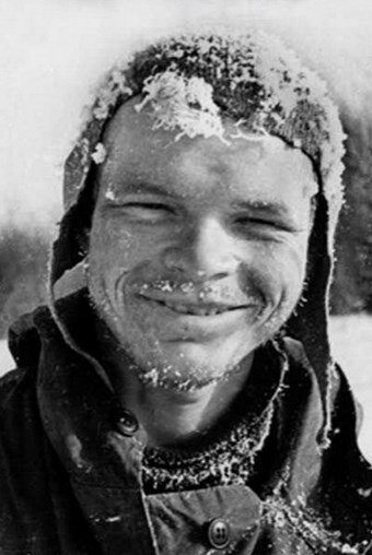 23 января1959 года из Свердловска на поезде в направлении на Ивдель в поход по Северному Уралу выехала группа туристов, а точнее, две группы туристов: одна – под руководством Игоря Дятлова, а вторая – Юрия Блинова. Понятно, что наш рассказ будет о группе Дятлова. 
Первоначально в эту группу входило 10 человек, - почти все, за единственным исключением, либо студенты, либо выпускники Уральского политехнического института (УПИ). Поход-то и был организован туристической секцией спортивного клуба этого института, и был посвящён предстоящему открытию 21-го съезда КПСС. Как уже понятно, возглавлял группу Игорь Дятлов, студент 5 курса радиотехнического факультете УПИ. У Ракитина дата рождения Игоря – 1937 год, у Буянова – 1936, т.е. ему было 22 или 23 года. Есть информация, что этот поход изначально задумывался и планировался не теми людьми, которые, в конце концов, пошли в поход, поэтому нельзя с уверенностью говорить, что маршрут похода был разработан Дятловым, как это пишет в своей книге Ракитин. Но план был такой. Из Свердловска транспортом предполагалось добраться до 2-го Северного рудника, откуда начиналась лыжная часть похода. Сначала группа должна была продолжать движение на север, по руслу реки Лозьвы до впадения в неё Ауспии. Здесь группа поворачивала на запад и вдоль Ауспии по мансийской тропе должна была подойти к главному хребту. У истоков Ауспии предполагалось разгрузиться, сделав лабаз, и на легке совершить восхождение на Отортен (1182). Затем группа возвращалась к лабазу, загружалась и продолжала движение уже на юг, до горы Ойко-Чакур (1322). После этого ребята должны были повернуть на восток и по долинам речек Малая, Большая и Северная Тошемка выйти к посёлку Вижай, замкнув походное кольцо. К 15 февраля туристы планировали уже вернуться в Свердловск. Примерно за 16 дней похода они должны были пройти около 350 км по лесам и горам Северного Урала. Поход был третей (наивысшей на то время) степени сложности. Все члены группы Дятлова были опытными туристами, но только он один имел опыт походов данной категории сложности, поэтому не удивительно, что группу возглавил именно Игорь. По некоторым воспоминаниям людей, лично знавших Дятлова, в обычной жизни Игорь был весёлым парнем и хорошим другом, но как только он вставал во главе туристической группы, то его как будто подменяли. Он становился раздражительным, вспыльчивым, резким, не терпел возражений, что иногда вызывало недовольство группы, однако серьёзных конфликтов из-за этого никогда не возникало." Зину Колмогорову, 1937 года рождения студенку радиотехнического факультета УПИ. У Буянова она числиться студенткой 5 курса, т.е. является однокурсницей Игоря Дятлова, у Ракитина – студенткой 4 курса. Есть сведения, что Игорь был неравнодушен к Зине, - вроде бы у него в блокноте была найдена фотография Зины. Однако никаких других подтверждений этому я не смог найти ни в дневниках дятловцев, ни в воспоминаниях третьих лиц. Возможно, Ракитин несколько преувеличил данный фактор в своей книге, он даже утверждает, что это чувство могло быть взаимным. Однако реальная картина вырисовывается совсем иной. Даже если Игорь и испытывал какие-то чувства к Зине, то они не встречали ответа, у Зины была своя лавистория."