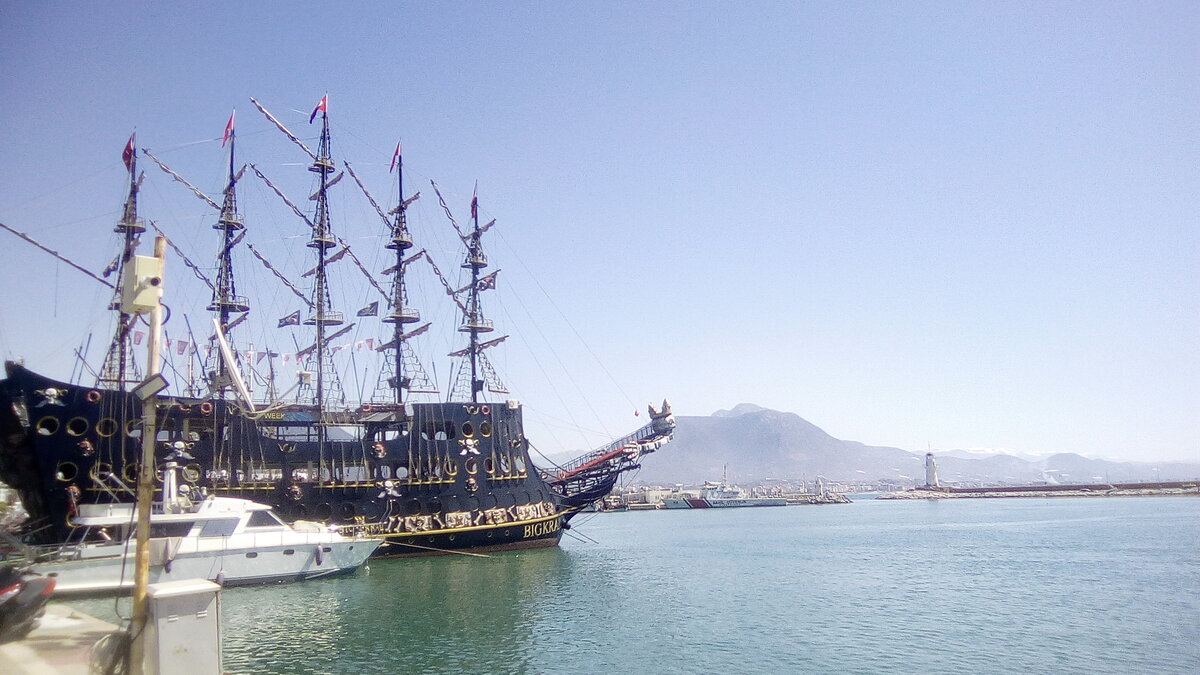 Автор фото Максим Вишневский ( Алания)